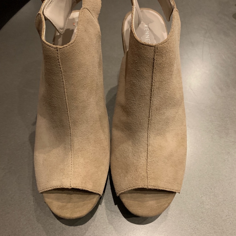 Kenneth Cole suede sandals